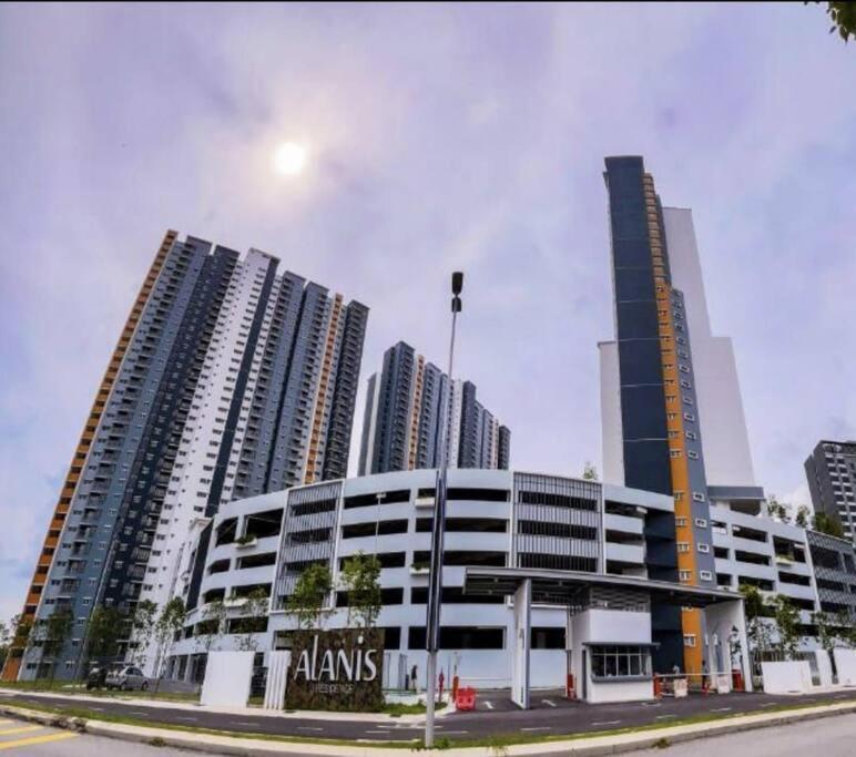 E. R Homestay 3R2B Nearby Klia Sepang Zewnętrze zdjęcie