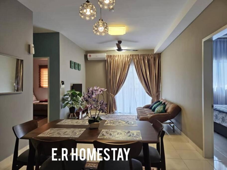 E. R Homestay 3R2B Nearby Klia Sepang Zewnętrze zdjęcie