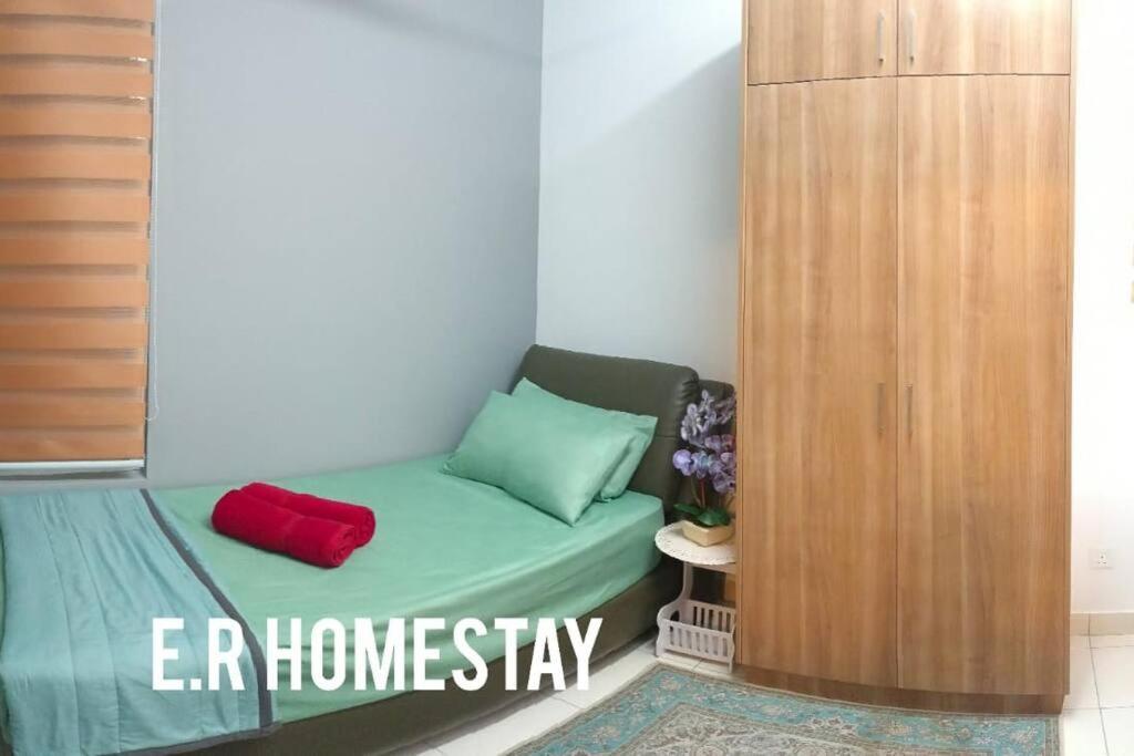 E. R Homestay 3R2B Nearby Klia Sepang Zewnętrze zdjęcie