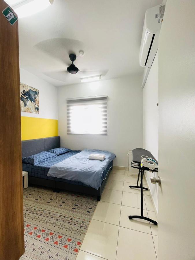 E. R Homestay 3R2B Nearby Klia Sepang Zewnętrze zdjęcie