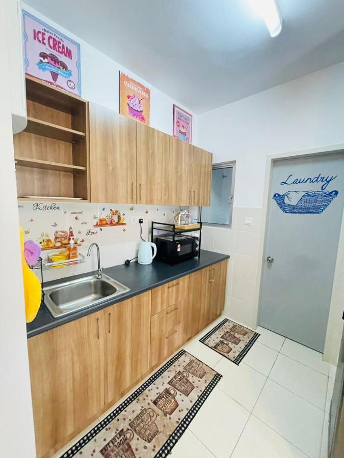 E. R Homestay 3R2B Nearby Klia Sepang Zewnętrze zdjęcie